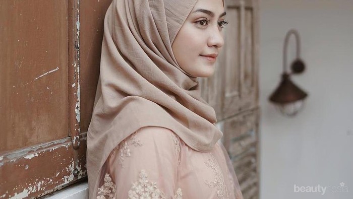 Inilah Deretan Warna Hijab yang Lagi Banyak Jadi Andalan untuk Melengkapi Penampilan Hari Wisuda