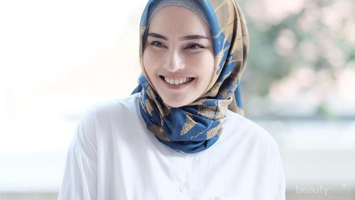 Tidak Sempat Keramas? Lakukan Hal Ini Jika Kamu Ingin Rambutmu Tetap Indah di Balik Hijab!