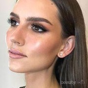 Beberapa Tips Mengenakan Make Up untuk Pemilik Kulit Sawo Matang agar Terlihat Natural