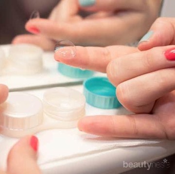 Kamu Pengguna Softlens? Contek Cara Memakai Softlens dengan Aman dari Beautynesia!