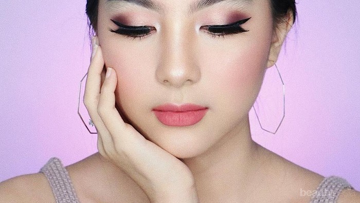 Biar Enggak Boros, Begini Trik Ciptakan Eyeshadow yang Hasilnya Super Pigmented