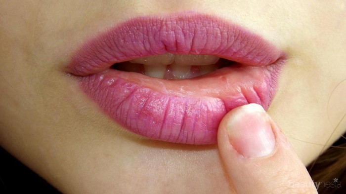 #FORUM Lipstik untuk Bibir Kering Apa Ya?? #FORUM Lipstik untuk Bibir Kering Apa Ya??