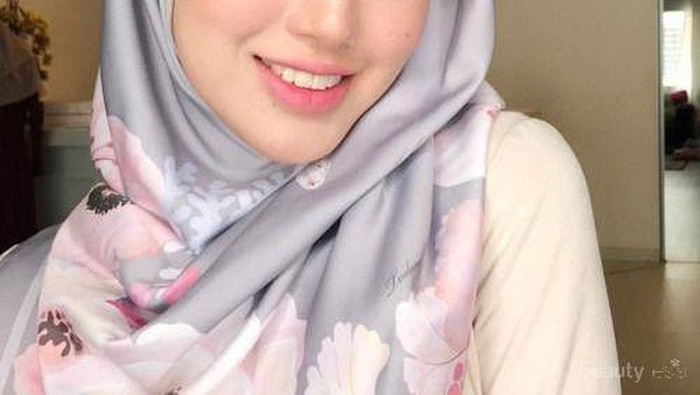 Nah, Ini Dia Cara Mengakali Pemakaian Hijab Satin Agar Nyaman Dipakai dan Tidak Licin