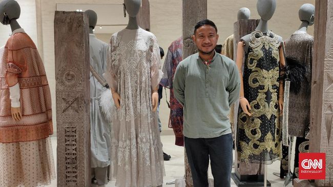Desainer Sapto Djojokartiko mendaftarkan hak cipta untuk lima motif desain kreasinya. Apa saja?