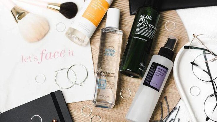 Toner atau Essence? Temukan Perbedaannya di Sini