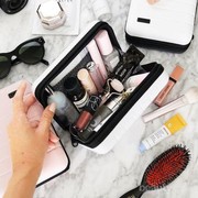 Mau Liburan ala Backpacker? Bawa Alat Makeup Anti Ribet Berikut Yuk!