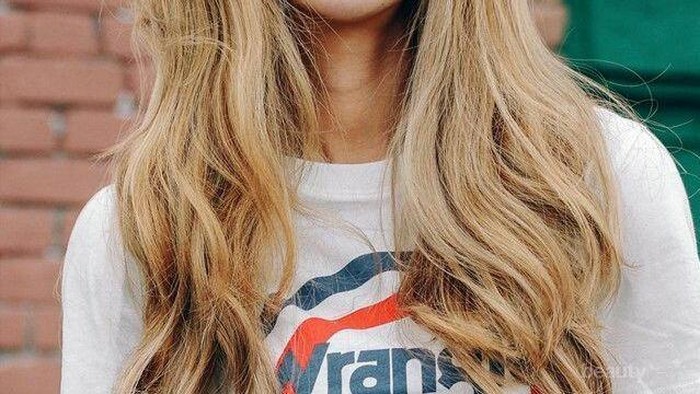 Suka Mewarnai Rambut? Ini Tips agar Cat Rambut Kamu Lebih Tahan Lama!