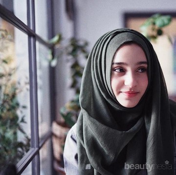 img-title Hijabers, Intip Gaya Modis ala Selebgram Hijab Thailand Nasreen Mirror yuk!