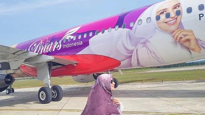 Wajahnya Terpampang di Badan Pesawat, Ini Respon Shireen Sungkar