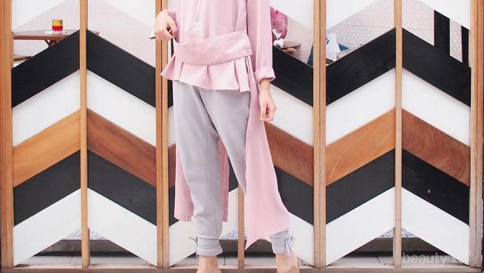 Begini Nih Cara Memadukan Hijab dengan Sepatu Warna Pastel Untuk Look yang Sweet dan Girly