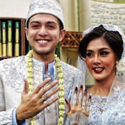 Ganteng Abis! 6 Artis Indonesia Ini Ternyata Telah Menjadi Duda Sebelum Usia 30 Tahun, Lho!