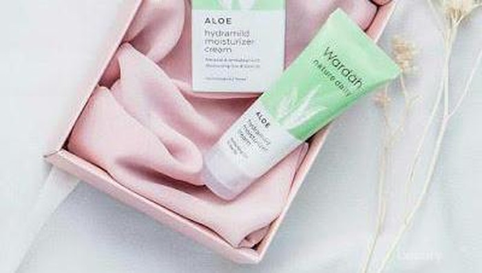 Aman Untuk Kulit Sensitif, Wardah Nature Daily Aloe Hydramild Facial Wash Wajib Dicoba!