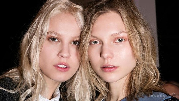 Highlighter Powder VS Highlighter Stick: Mana yang Lebih Oke? Ini Jawabannya Ladies!