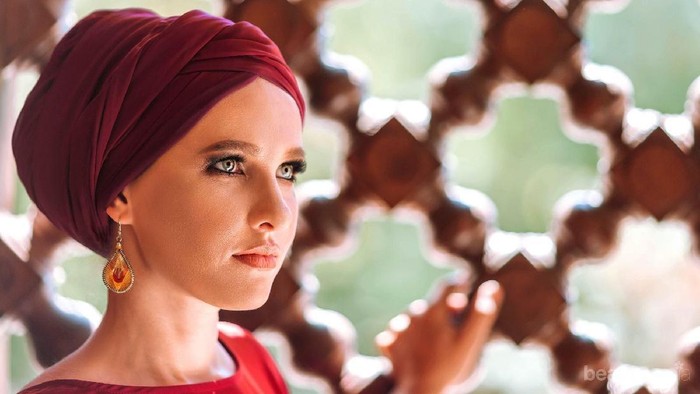 Pakai Penutup Kepala Turban, Bikin Look Langsung Beda!