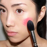 Wow, Ternyata Eyeshadow Bisa Juga Digunakan untuk Beberapa Hal Ini Lho!