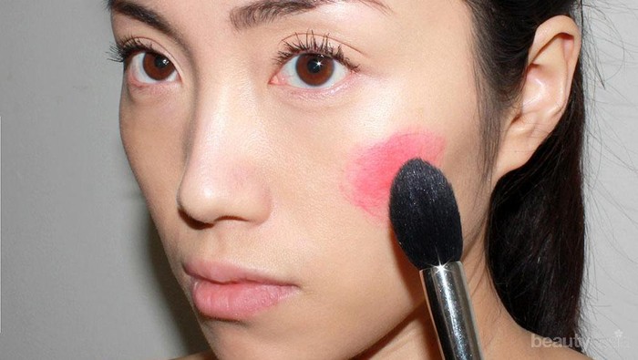 Wow, Ternyata Eyeshadow Bisa Juga Digunakan untuk Beberapa Hal Ini Lho!