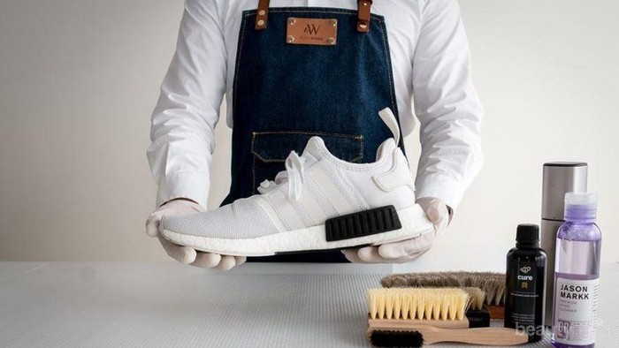 Life Hacks! Cara Membersihkan Sepatu dengan Bahan Rumah! Hasilnya? Kinclong!