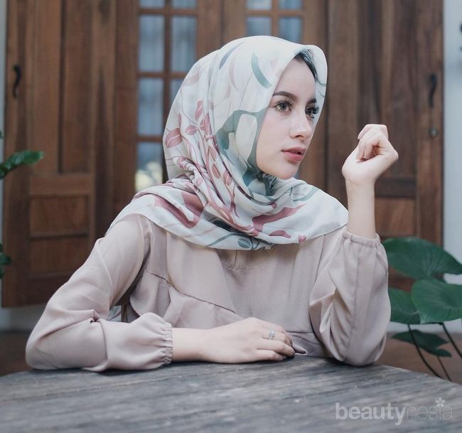 Intip Trik Melipat Hijab Agar Rapi Tanpa Bentuk Garis Lipatan yang ...