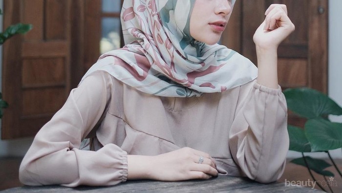 Intip Trik Melipat Hijab Agar Rapi Tanpa Bentuk Garis Lipatan yang Mengganggu!