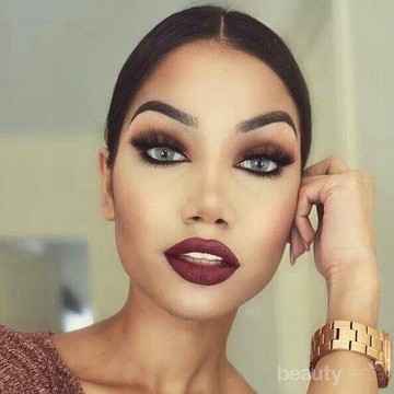 Sudah Enggak IN, Kamu Sebaiknya Mulai Meninggalkan 3 Tren Gaya Make Up Ini, Ladies!