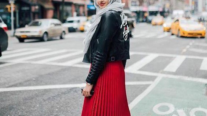 Nggak PeDe Pakai Jaket Kulit? Padahal Tipsnya Semudah ini Lho, Hijabers!