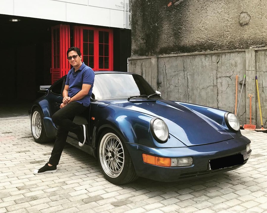 Marvia 911 (Mazda MR90) Ulasan mengenai sejumlah mobil klasik dan mewah koleksi Andre Taulany mulai dari Mini Morris hingga Ford Mustang.