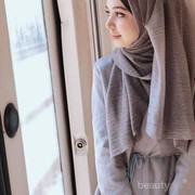 Minim Ruang di Lemarimu? Begini Cara Menata Hijab Agar Tidak Boros Tempat!