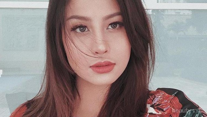 Beda Banget! Ini Dia Perubahan Tampilan Awkarin Dari Dulu Hingga Sekarang