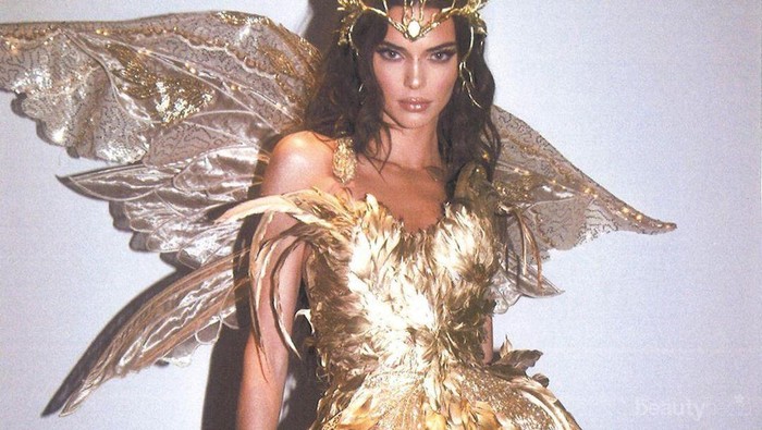 Kendall Jenner Pakai Headpiece dari Rinaldy Yunardi di Pesta Ulang Tahunnya