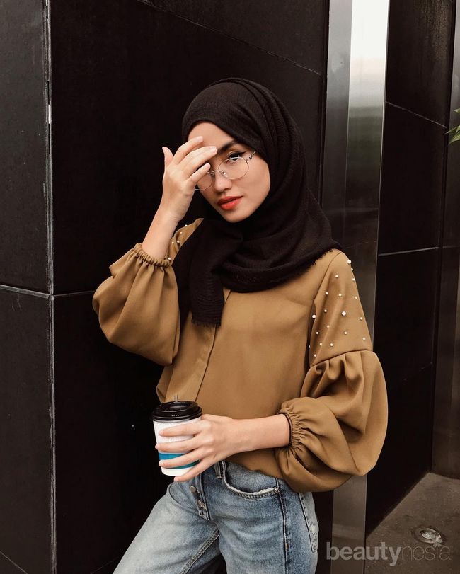  Kekinian  Gaya Outfit Hijab  Ini Lagi Banyak Dipakai Para 