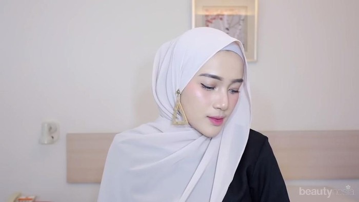 Anti Ribet! Hanya Perlu 5 Menit, 5 Style Hijab Ala Malaysian Berikut Bisa Kamu Tiru, Lho!