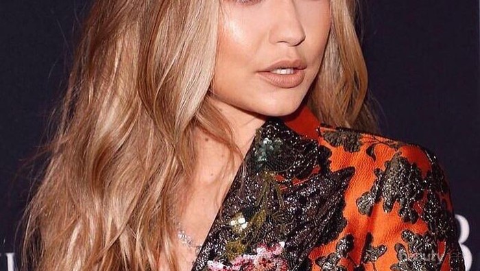 Selalu Terlihat Super Stylish, Ternyata Ini Deretan Fashion Brand Kesukaan Gigi Hadid