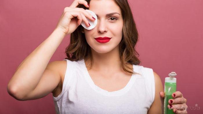 Dari Cara Hingga Manfaat, Inilah Semua yang Perlu Kamu Ketahui Tentang Double Cleansing Dari Cara Hingga Manfaat, Inilah Semua yang Perlu Kamu Ketahui Tentang Double Cleansing