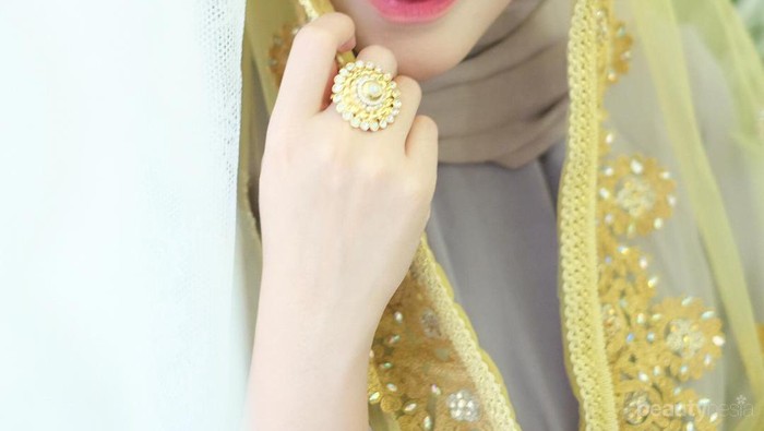 Feeds Instagramnya Selalu Flawless, Ini Tutorial Makeup Ala Hijabers Cantik Hamidah Rachmayanti