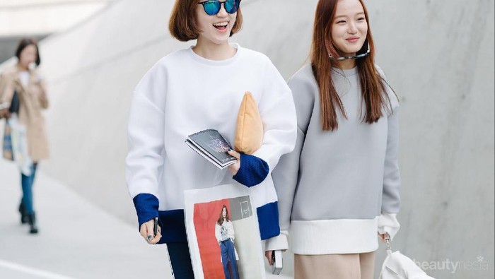 Pecinta Street Style Korea, Yuk Tampil Stylish Dengan Oversized Sweater Ala Korea!