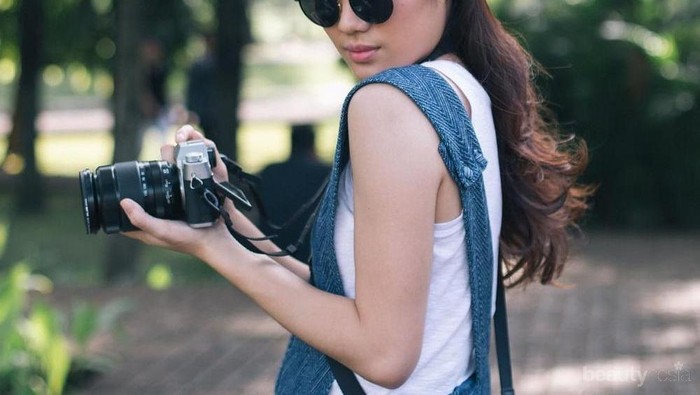 Harus Kerja di Luar Ruangan? Lakukan Ini Agar Make Up Kamu Cantik Seharian dan Bebas Luntur!