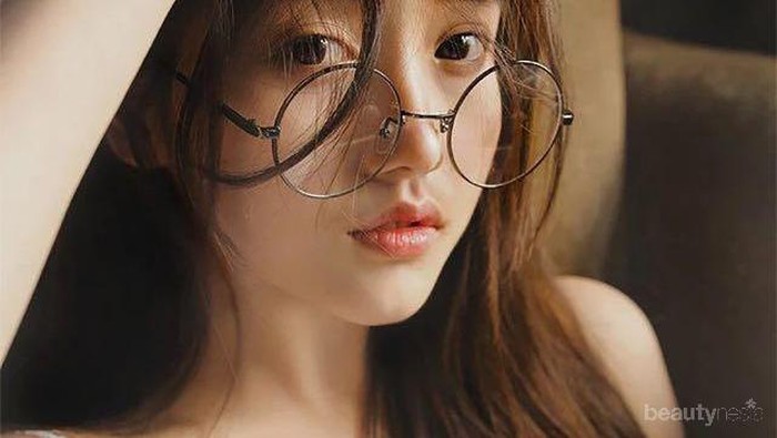 Tampil Kece dengan Model Kacamata Hits Ini yuk!