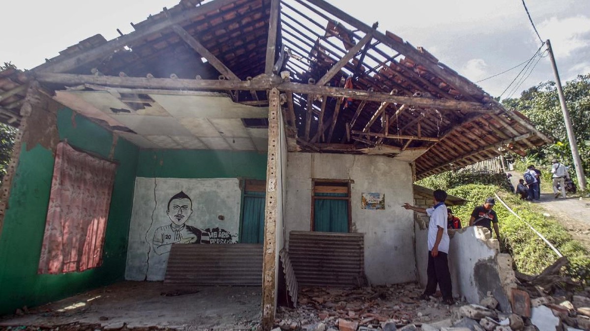 FOTO: Sejumlah Rumah Rusak Akibat Gempa Sukabumi