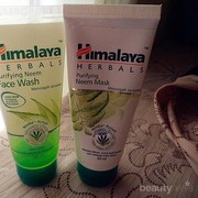 Himalaya Neem Face Wash dan Neem Mask, produk herbal ampuh untuk mengatasi jerawat beruntusan, memang benar ?