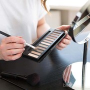 Ternyata, Ini Lho Kesalahan Memakai Eyeshadow yang Sering Dilakukan oleh Para Wanita!