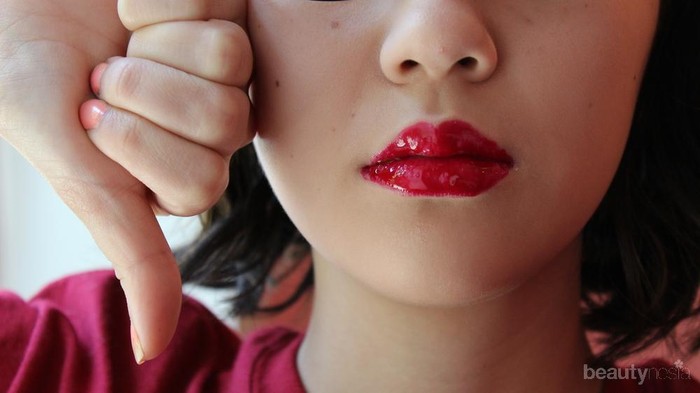 Lakukan 5 Hal Wajib Ini Saat Pakai Lip Tint Supaya Bibir Tidak Jadi Kering dan Gagal, Ladies!