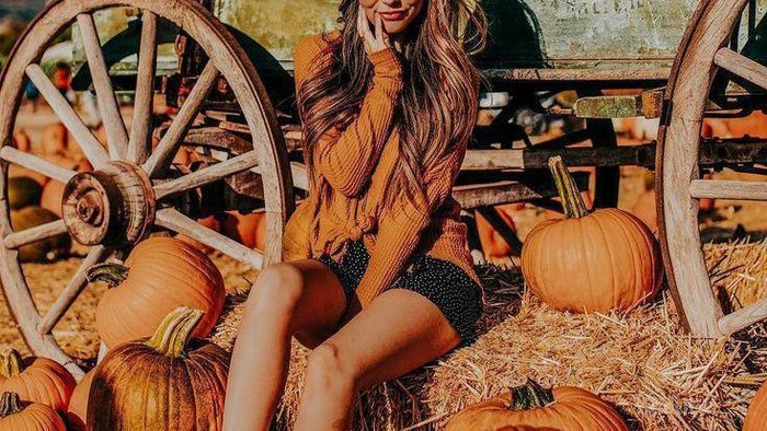 Trik Padu Padan Warna Orange atau Pumpkin yang Anti Norak!