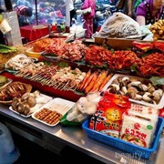 Mau Kulineran di Seoul? Kunjungi Pasar Tradisional Paling Populer Ini Yuk!