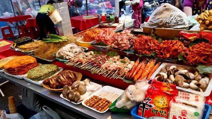 Mau Kulineran di Seoul? Kunjungi Pasar Tradisional Paling Populer Ini Yuk!