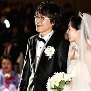Bak Cerita Drama, Seleb Korea Ini Menikah dengan Penggemarnya