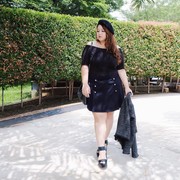 5 Warna Outfit yang Bikin Tubuh Curvy jadi Seksi, Cobain Yuk!