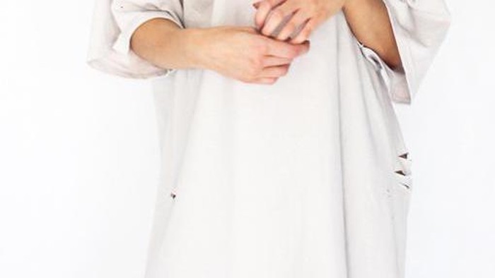 Inilah Trik Mengatasi Baju Robek yang Perlu Kamu Coba, Ladies!
