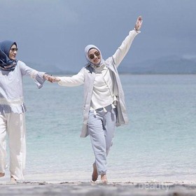 #FORUM Rekomendasi Outfit Liburan Pantai untuk Cewek Pakai Hijab