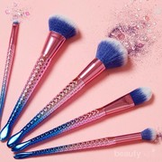 Tidak Butuh Banyak Brush, Ini 5 Makeup Tools yang Wajib Dimiliki Pemula!