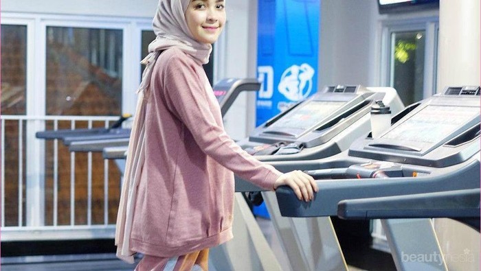 Aktif Olahraga Bikin Rambut Hijabers Mudah Bau? Ini Solusinya Ladies!